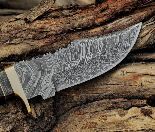 Unique Handcrafted Damascus steel Knife