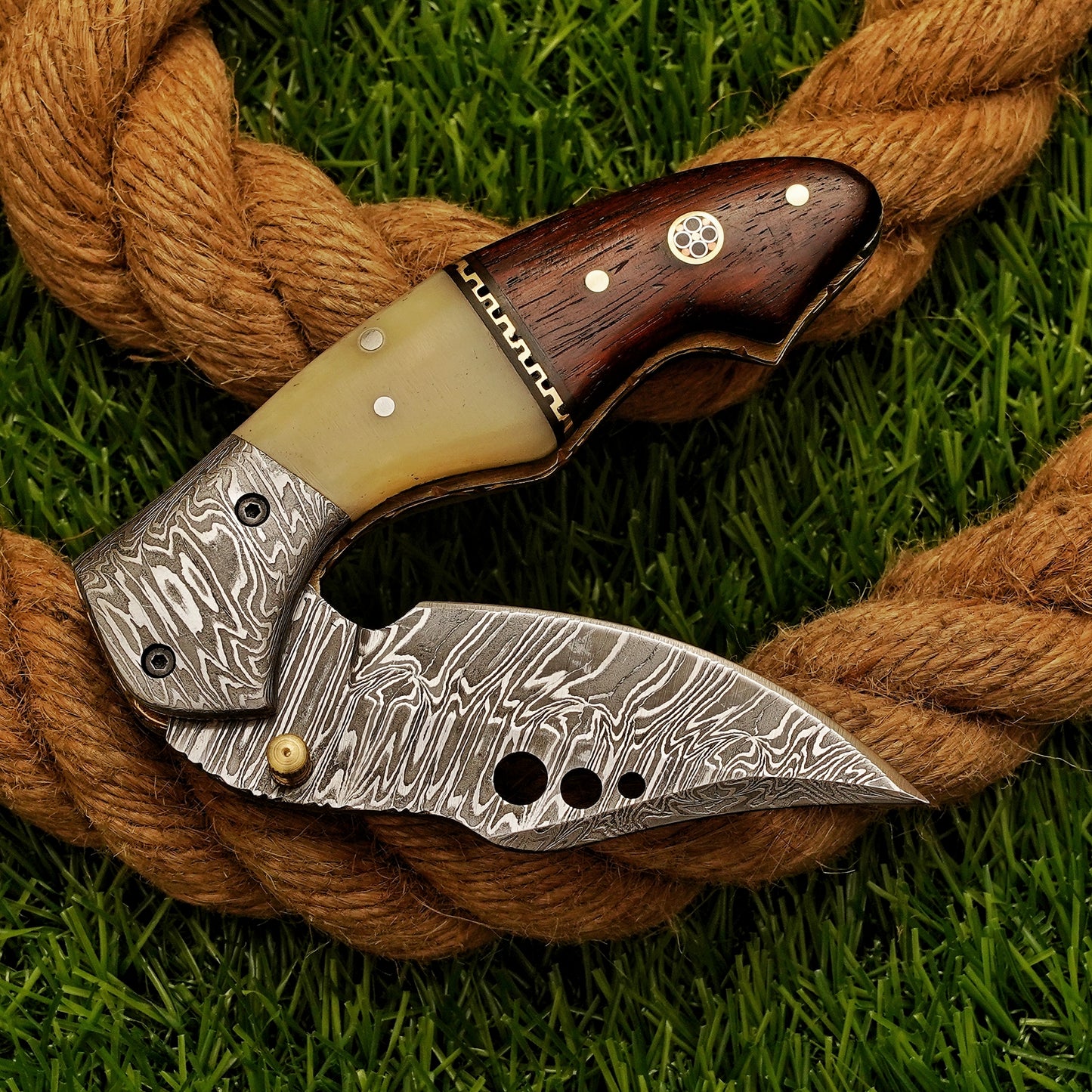 Handmade Damascus Steel Pocket Knife - Folding Knife - Outdoor Camping Hunting Survival Knife EDC